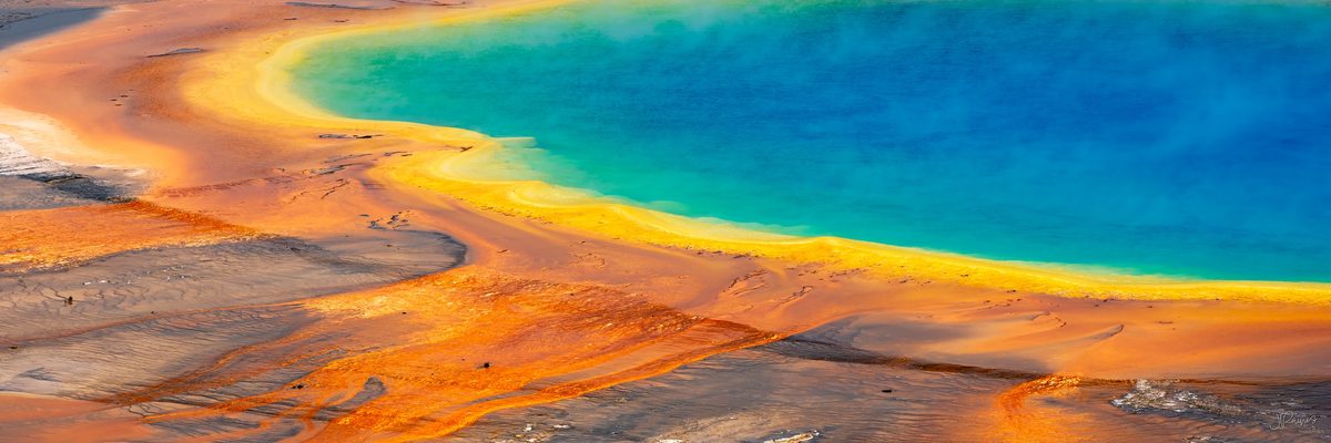 Grand Prismatic spring in Yellowstone
